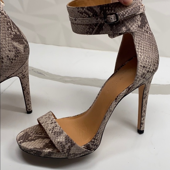 Halston leather heel with snakeskin pattern - Picture 2 of 7